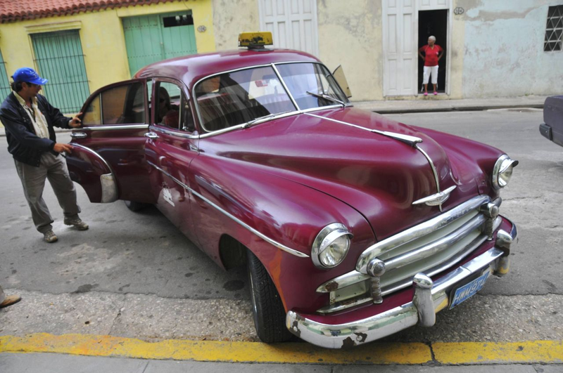 Illustration for article titled Even More Old Cars Down On The Cuban Street